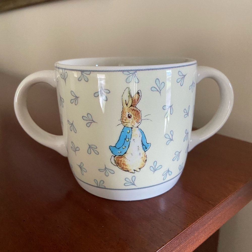 🖤 VINTAGE PETER RABBIT TEA TIME TWO HANDLED MUG WEDGWOOD ENGLAND 1996